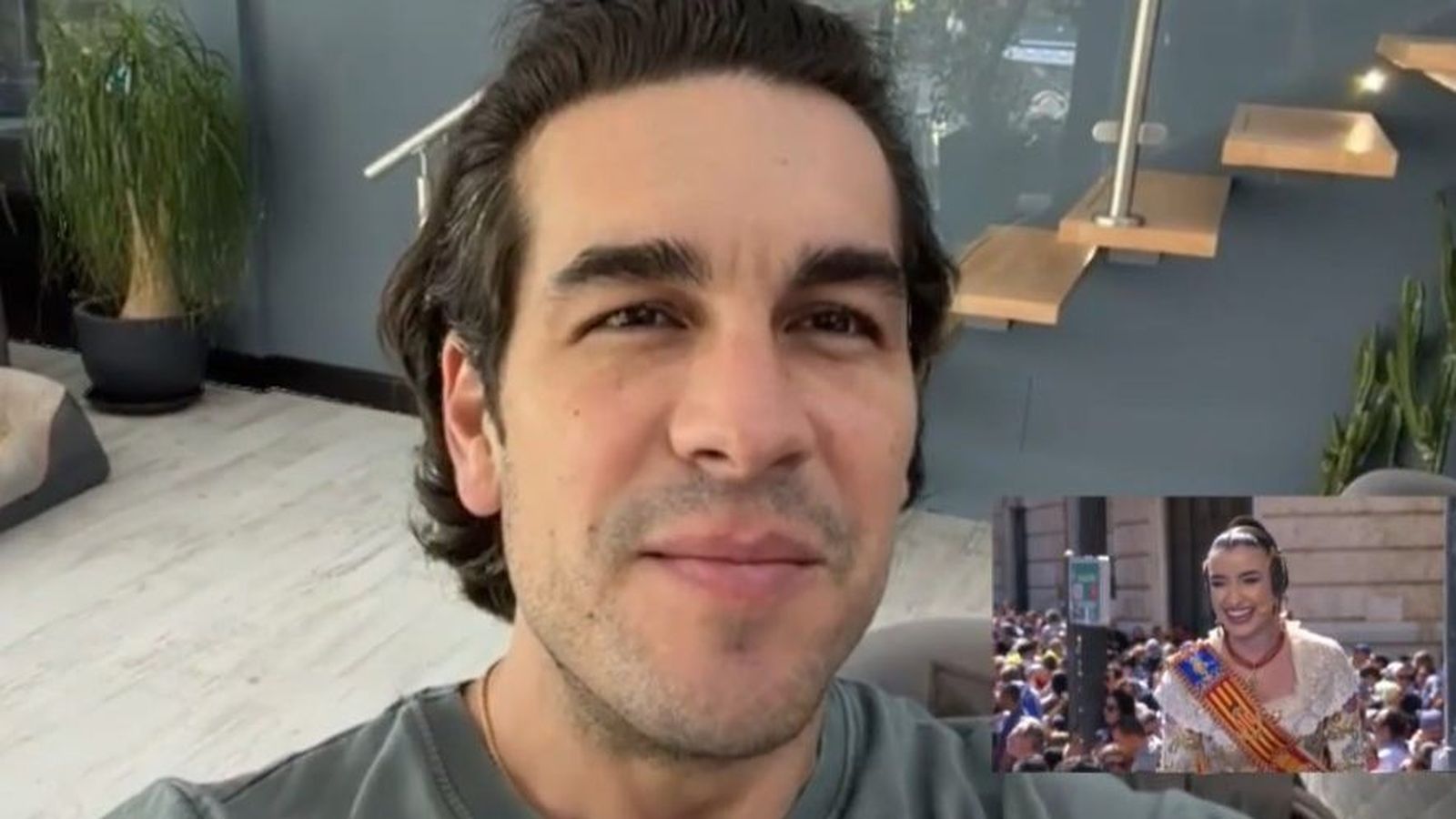 La fallera major de València es declara fan de l'actor Mario Casas i ell li dedica unes paraules