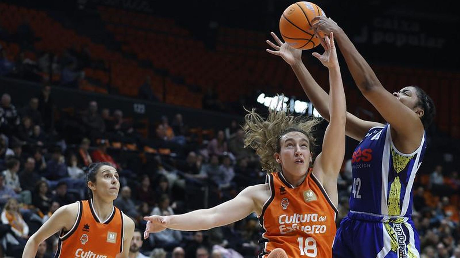 L'equip taronja es manté líder de la Lliga amb un balanç de 21 victòries i només 3 derrotes