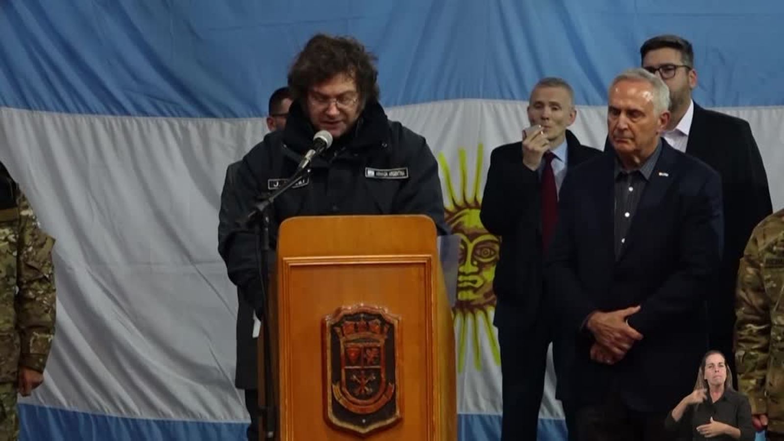 El president d'Argentina, Javier Milei, reunit amb representats militars dels Estats Units a Ushuaia, Tierra de Fuego