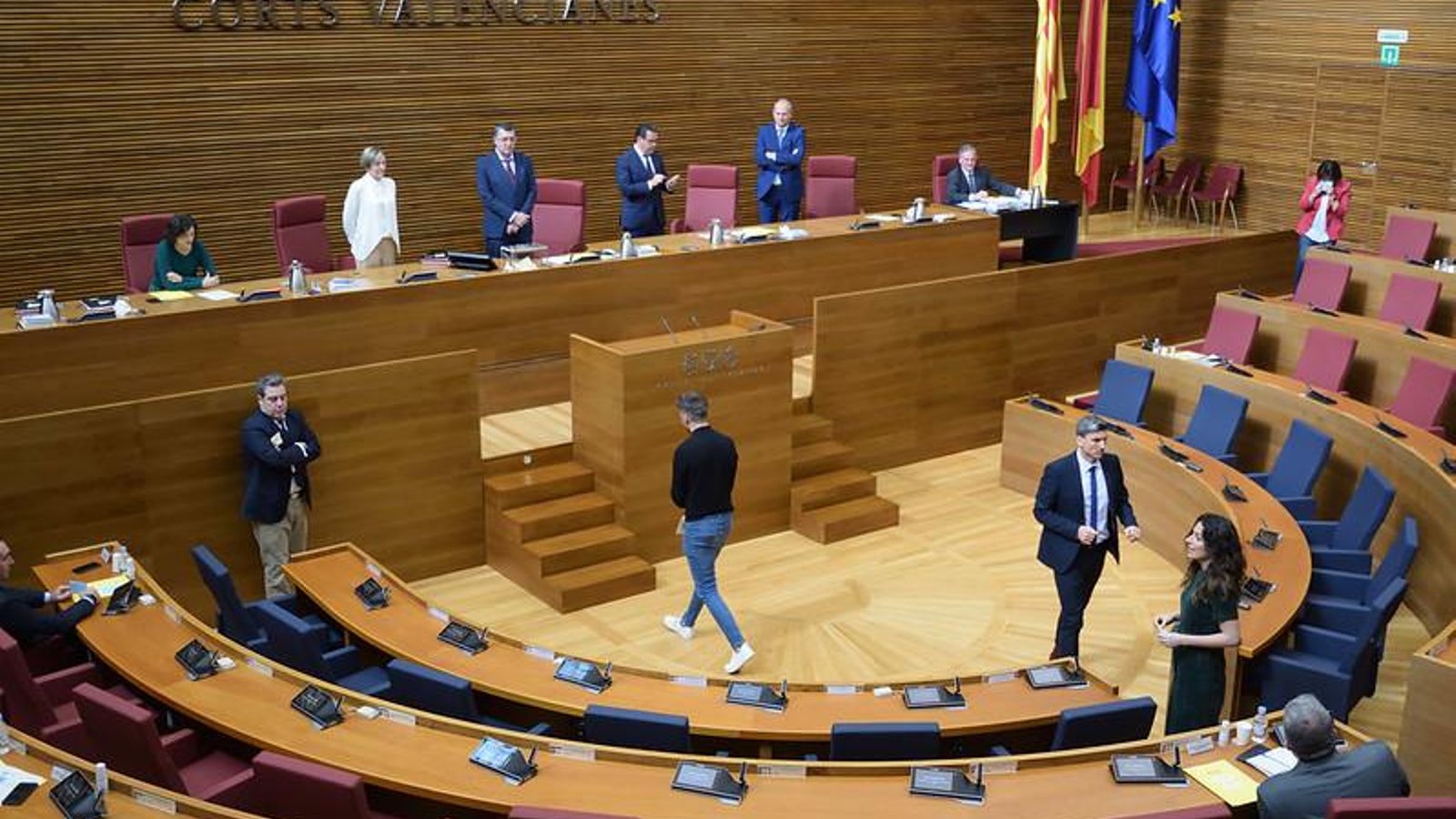Sessió consitutiva a les Corts de la comissió per a la Reconstrucció social, econòmica i sanitària