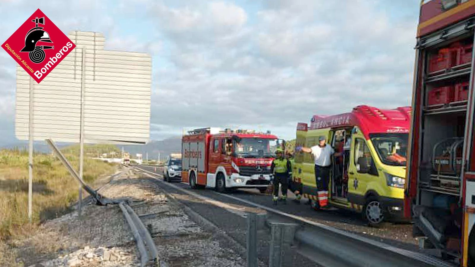 Imatge d'arxiu d'un accident de trànsit que va requerir la intervenció dels bombers d'Alacant