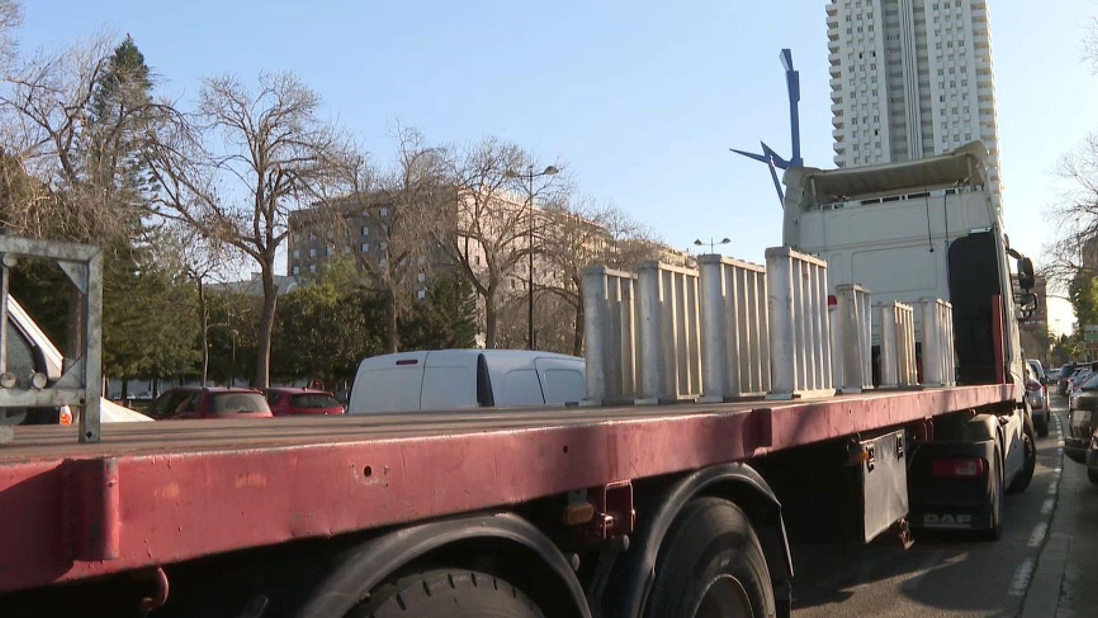 Una de les plataformes on s'instalarà el castell i després es traslladarà al pont de Monteolivet