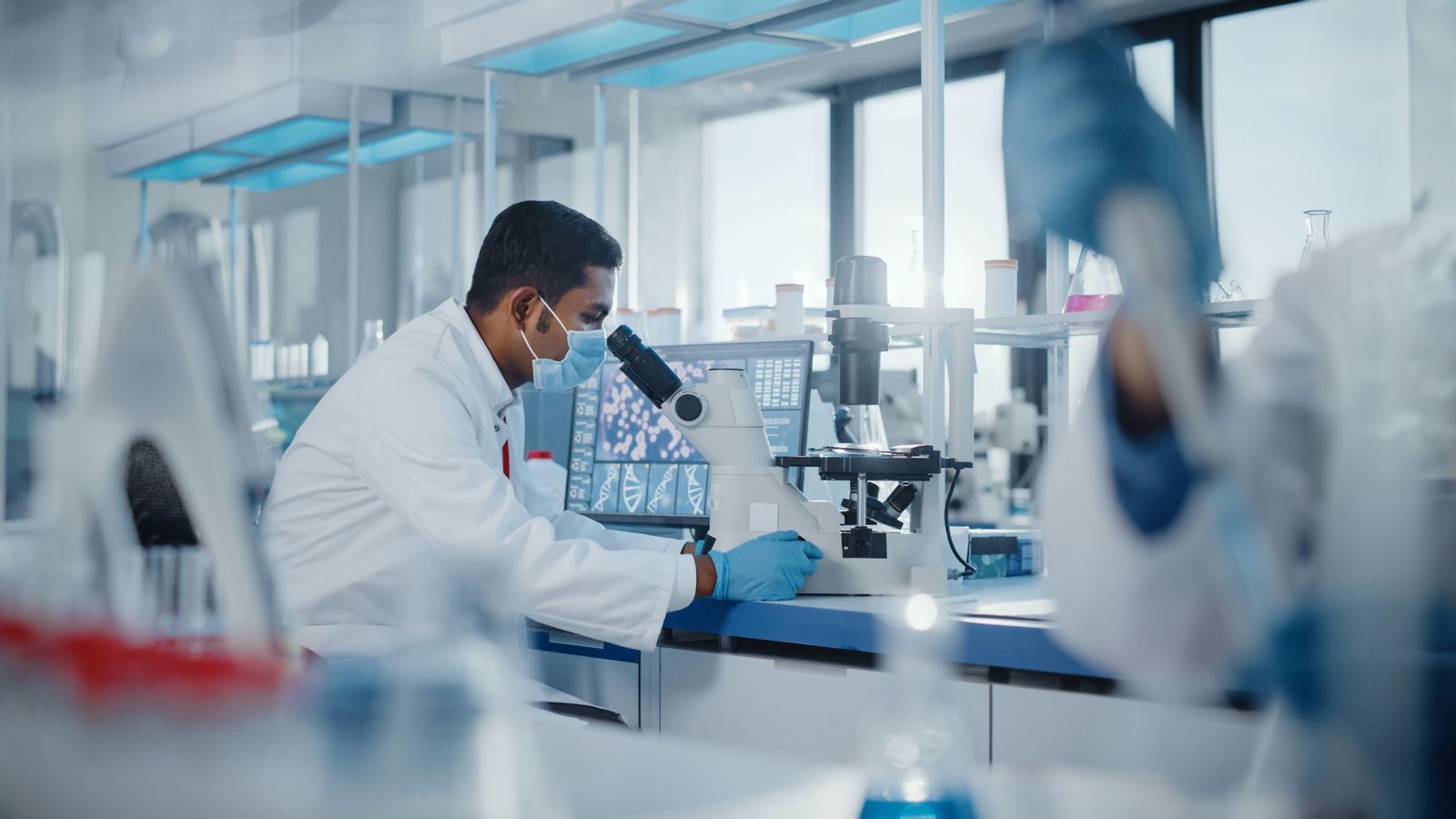 La investigació mèdica, clau per a augmentar la supervivència de les persones amb càncer