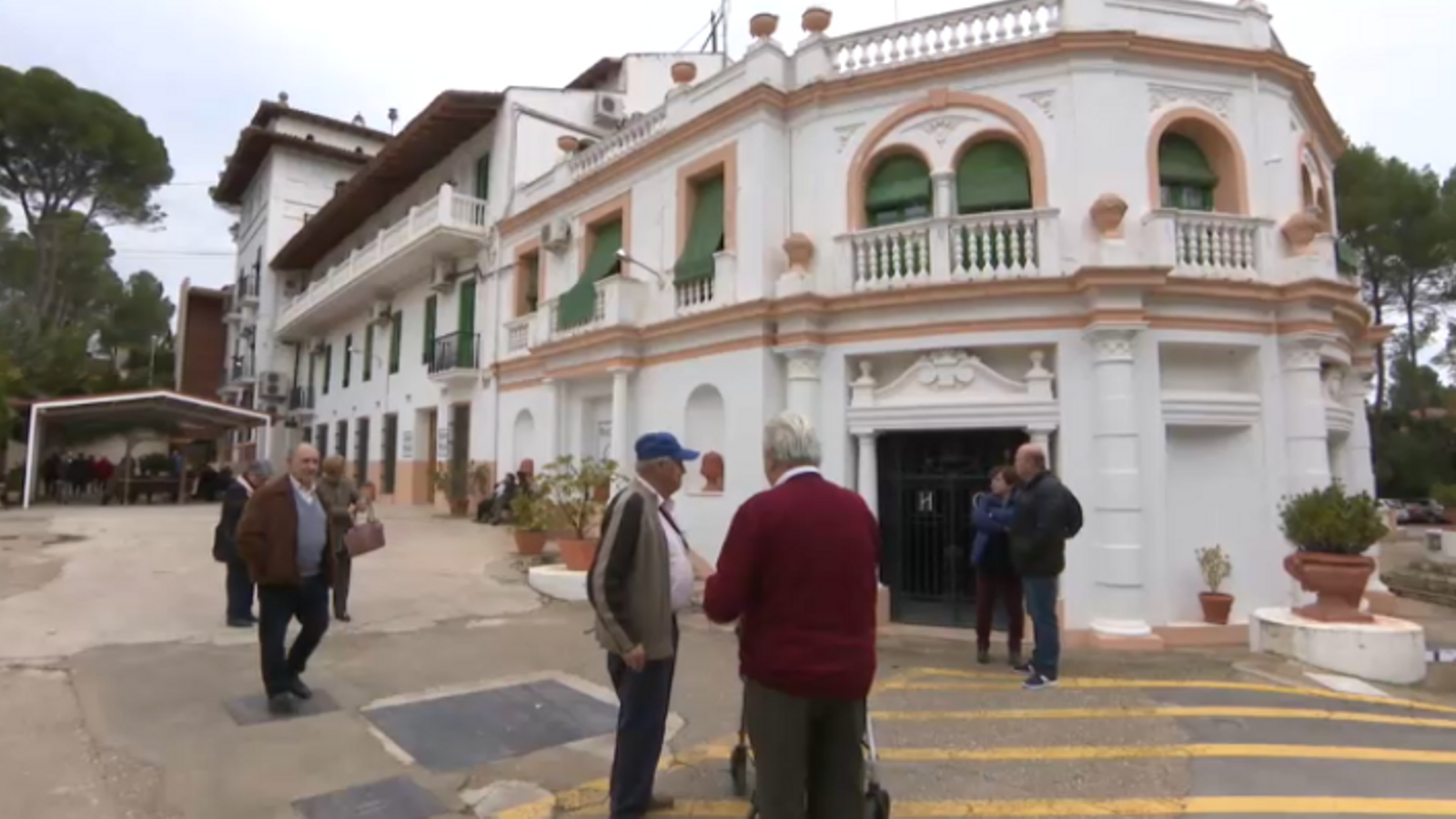 Façana del balneari de Cofrents
