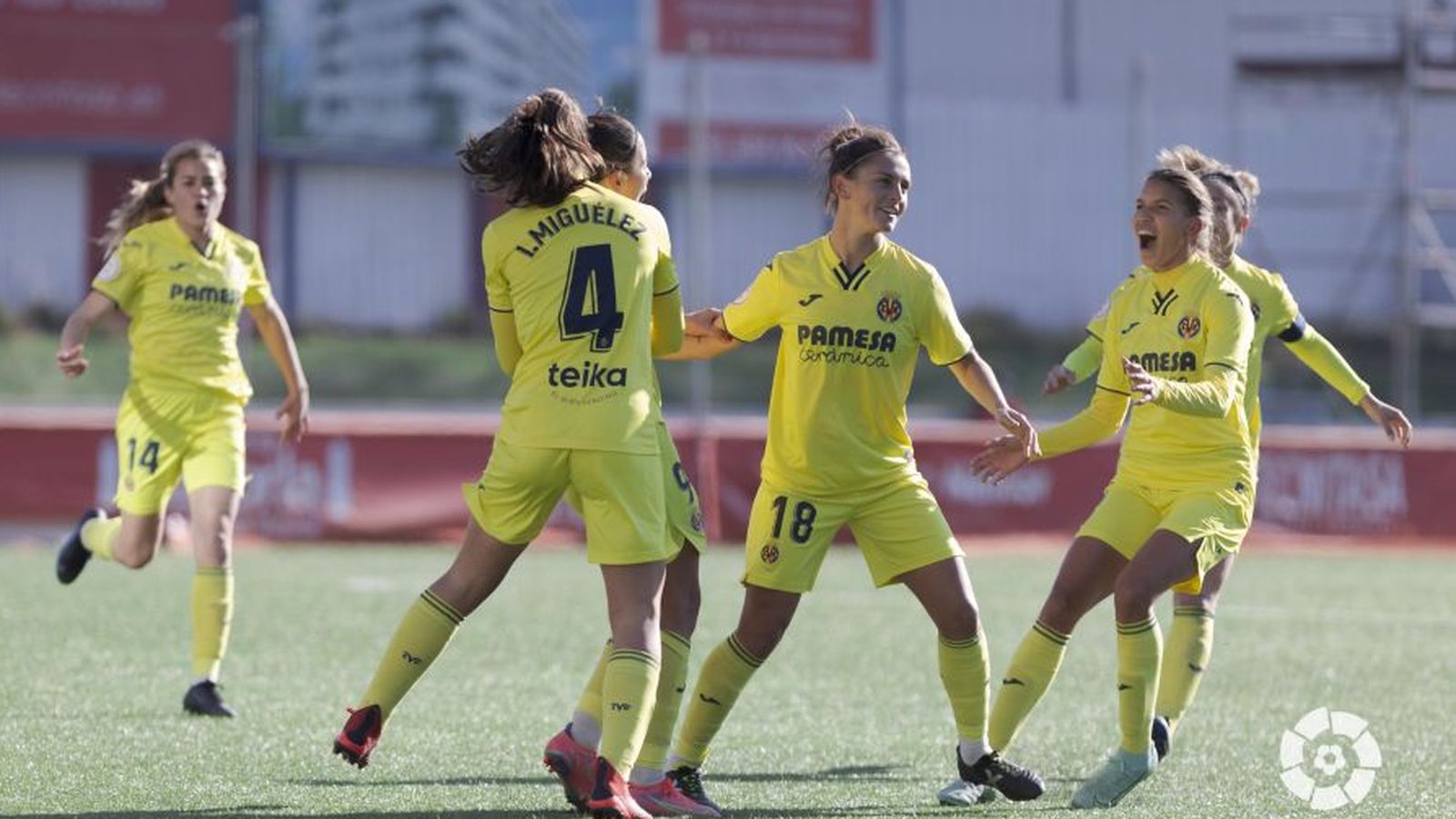 Les jugadores del Vila-real celebren un gol contra el Madrid CFF