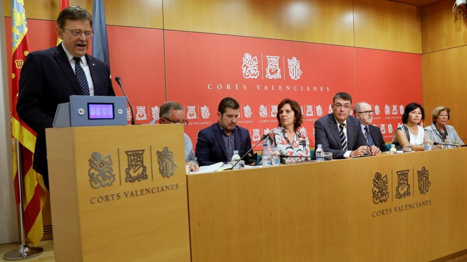 El president Ximo Puig durant la compareixença