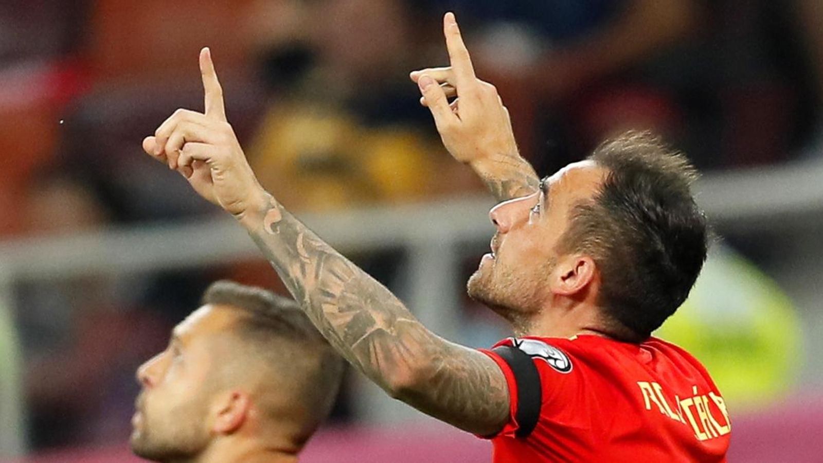 Paco Alcácer celebra el seu gol amb la ‘roja’