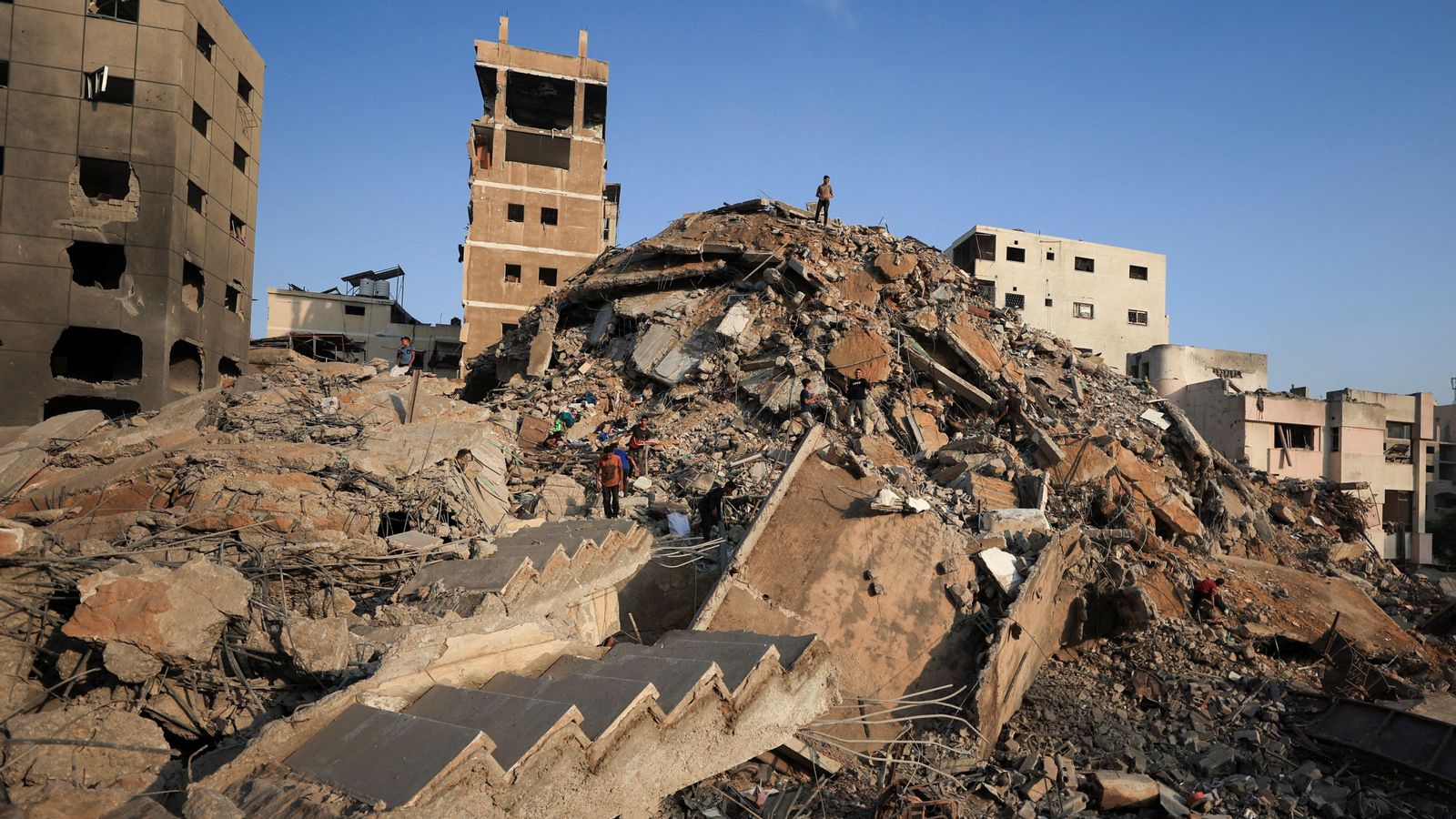 Una de les torres residencials de Gaza que l'exèrcit d'Israel va reduir dilluns a enderrocs