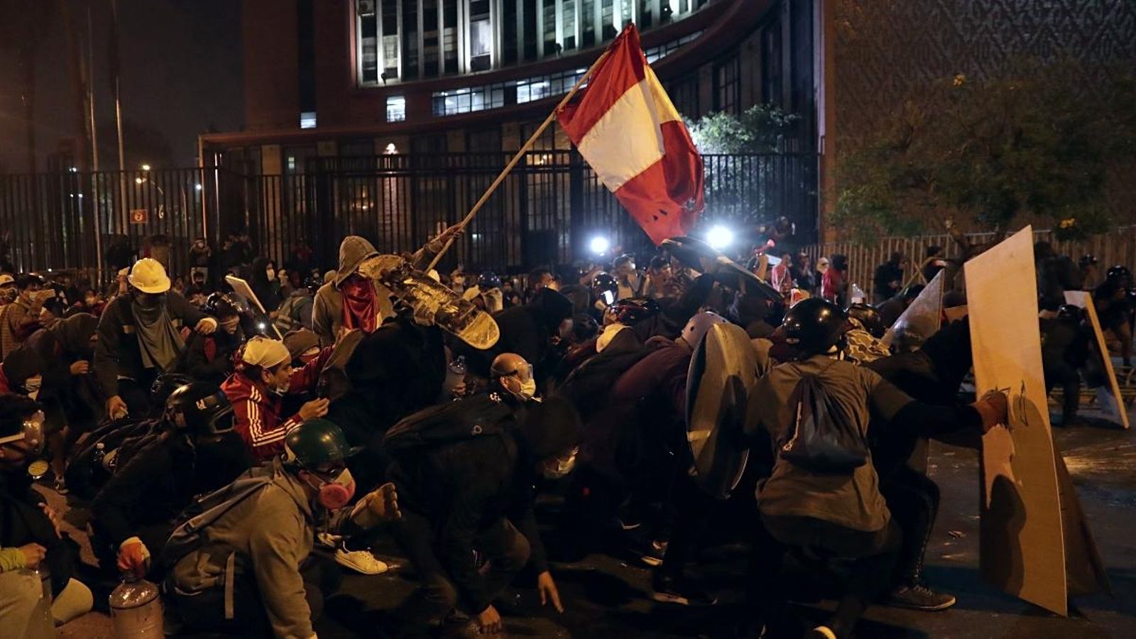 Manifestants als carrers de Lima.