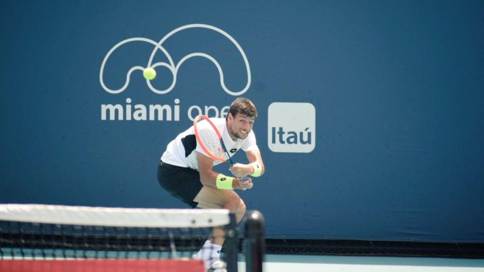 Bernabé Zapata, durant el partit contra Carballés Baena