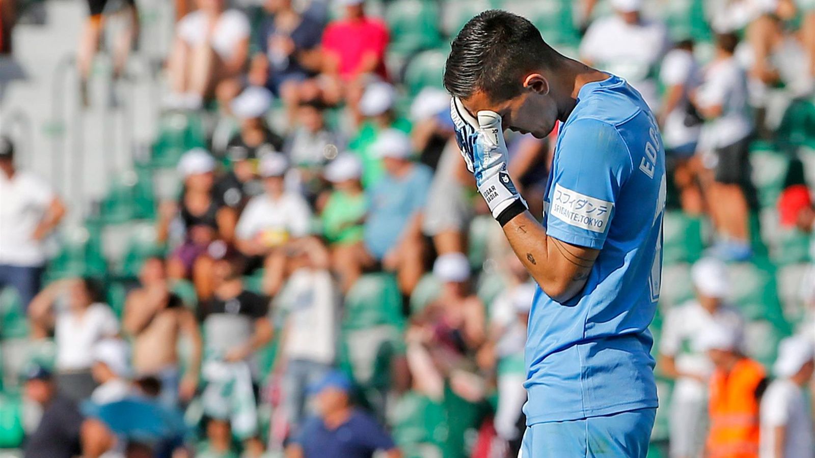 Édgar Badia es lamenta després d'encaixar un gol