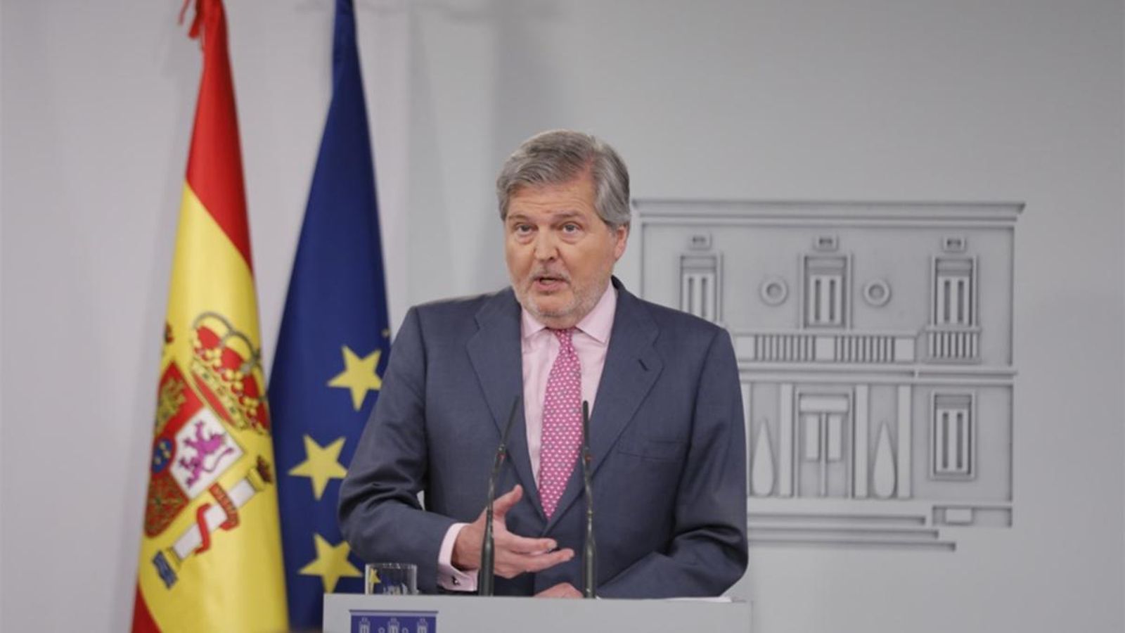 El portaveu del Govern, Íñigo Mendez de Vigo, durant la roda de premsa posterior a la reunió extraordinària del Consell de Ministres