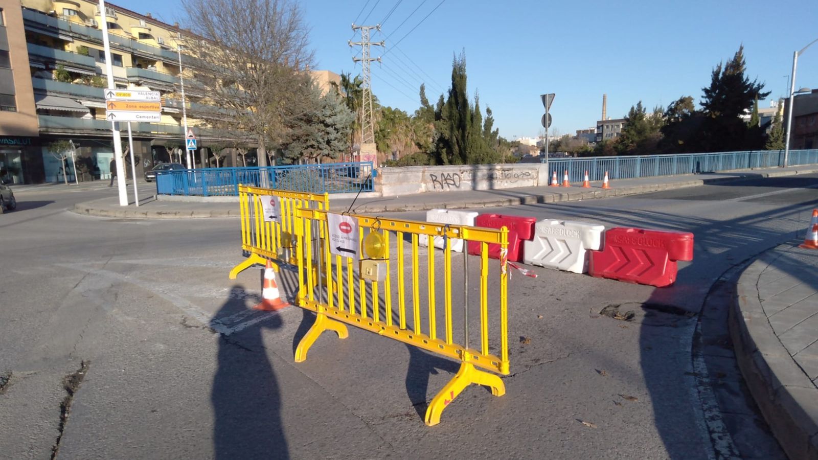 Els cinc municipis confinats de l'Horta Sud reben material per a controlar l’accés al nucli poblacional