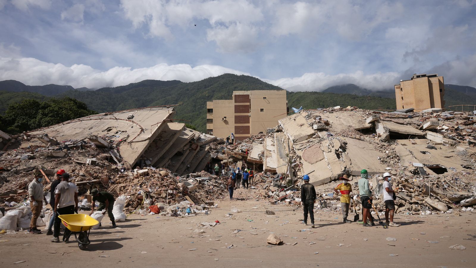 Estralls dels terratrémols a La Guaira, este diumenge
