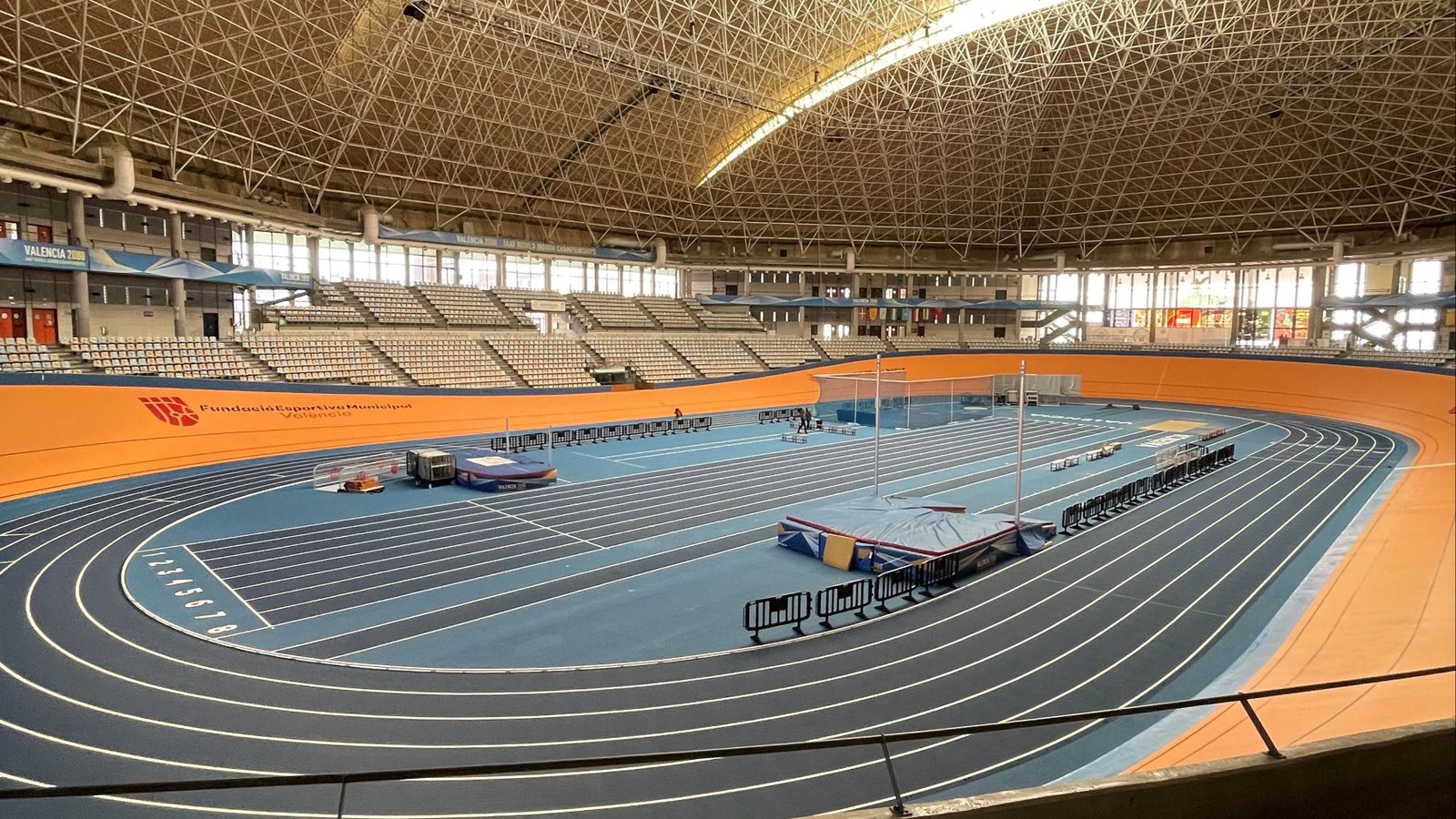 Pista del velòdrom Lluís Puig de València, on va tindre lloc l'accident que deixa tres menors i un jove ferits