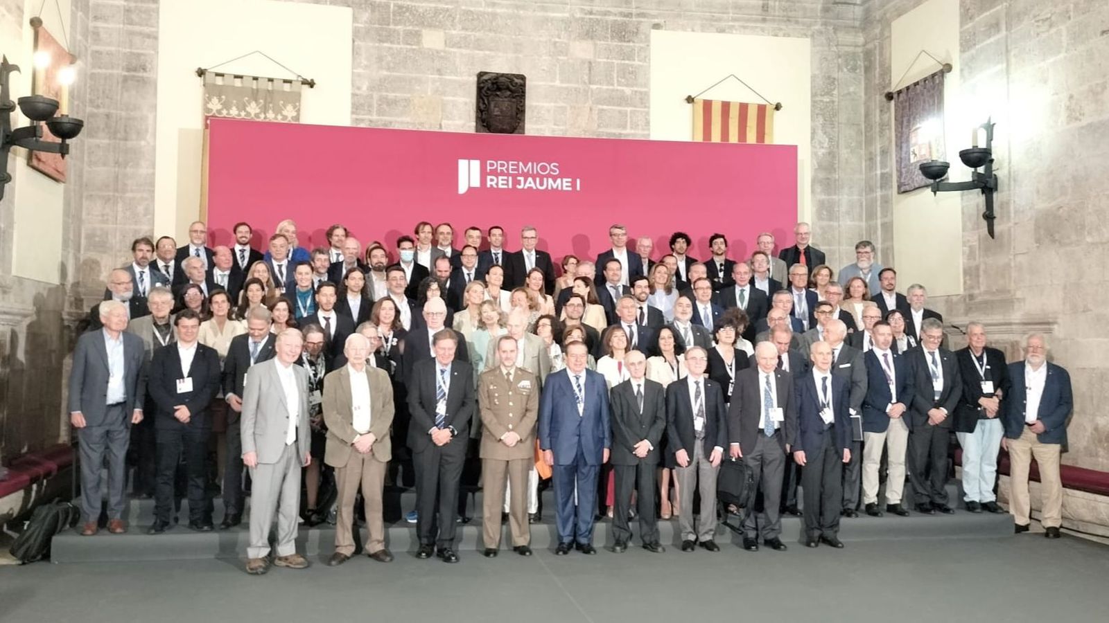 Jurat amb els 21 Premis Nobel, candidats als premis i organització dels Premis Rei Jaume Î