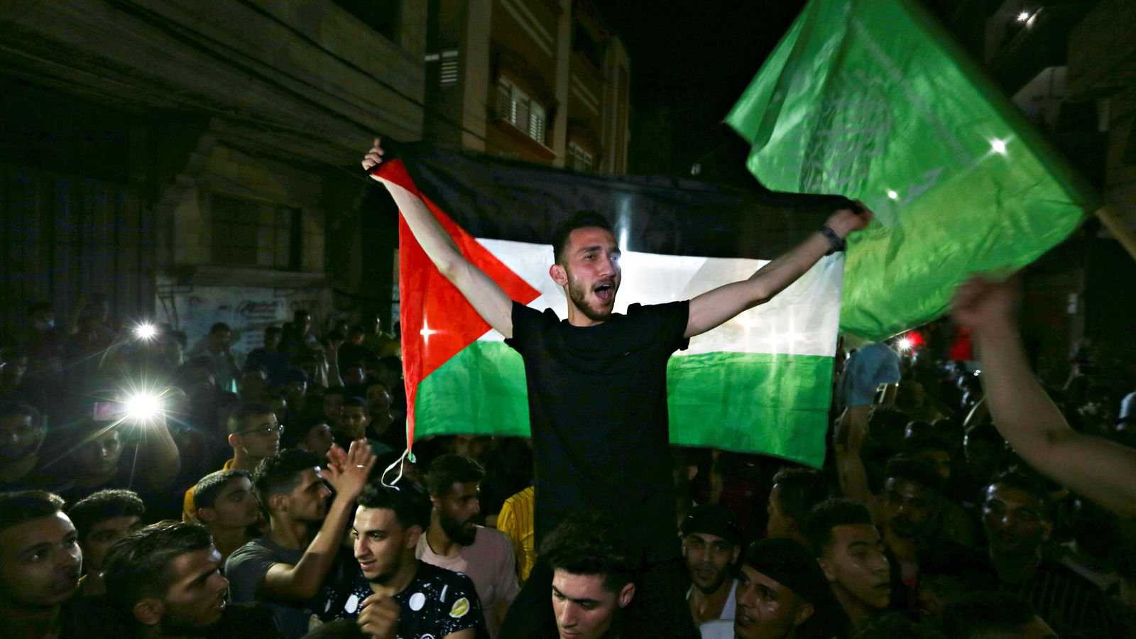 Els palestins celebren als carrers de la Franja de Gaza l'altoel foc