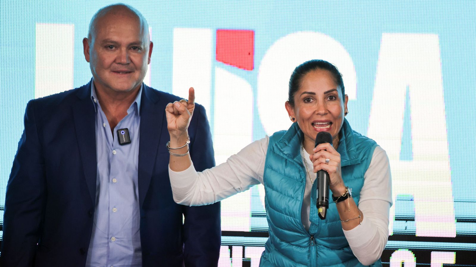 Luisa González amb el seu candidat a vicepresident, Diego Borja, este diumenge
