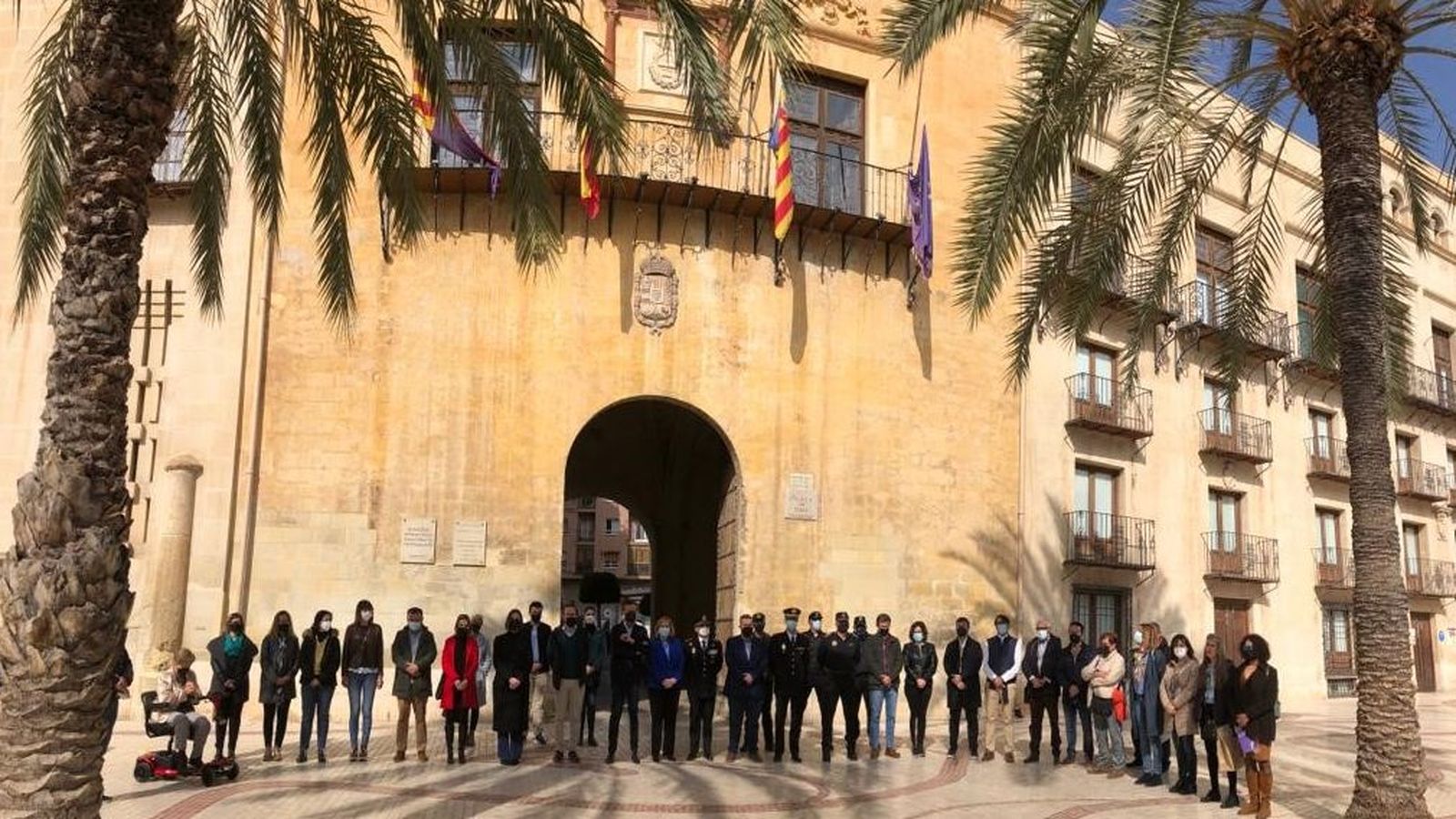 Minut de silenci a la Plaça de Baix d'Elx