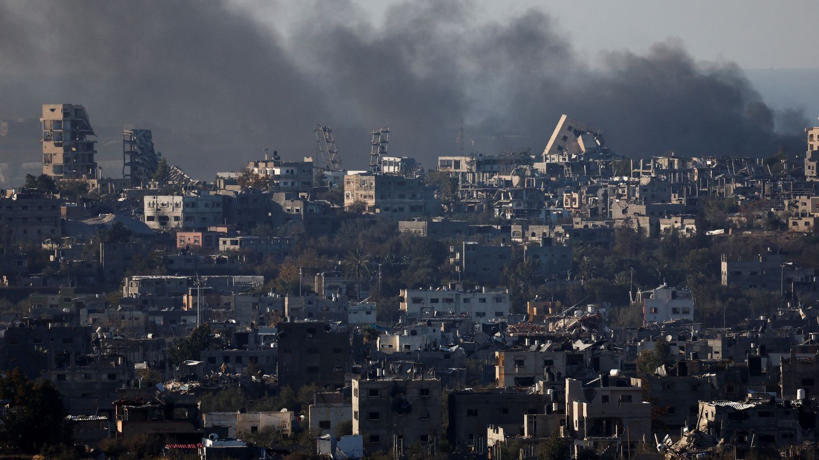 El fum s’alça sobre el nord de la Franja de Gaza el 18 de desembre