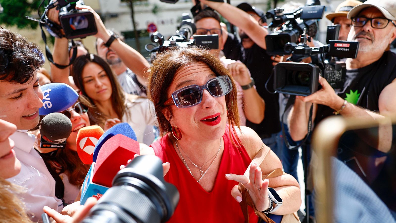 La militant socialista Leire Díez arriba a Ferraz