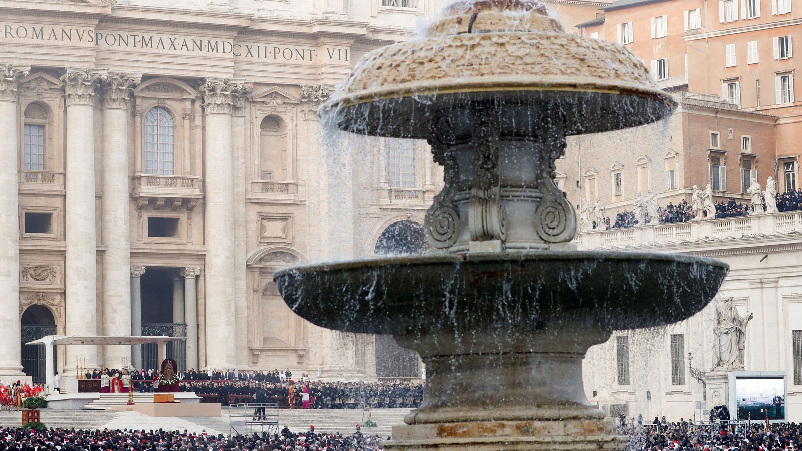 Imatge de la plaça de Sant Pere, de gom a gom, aquest dijous