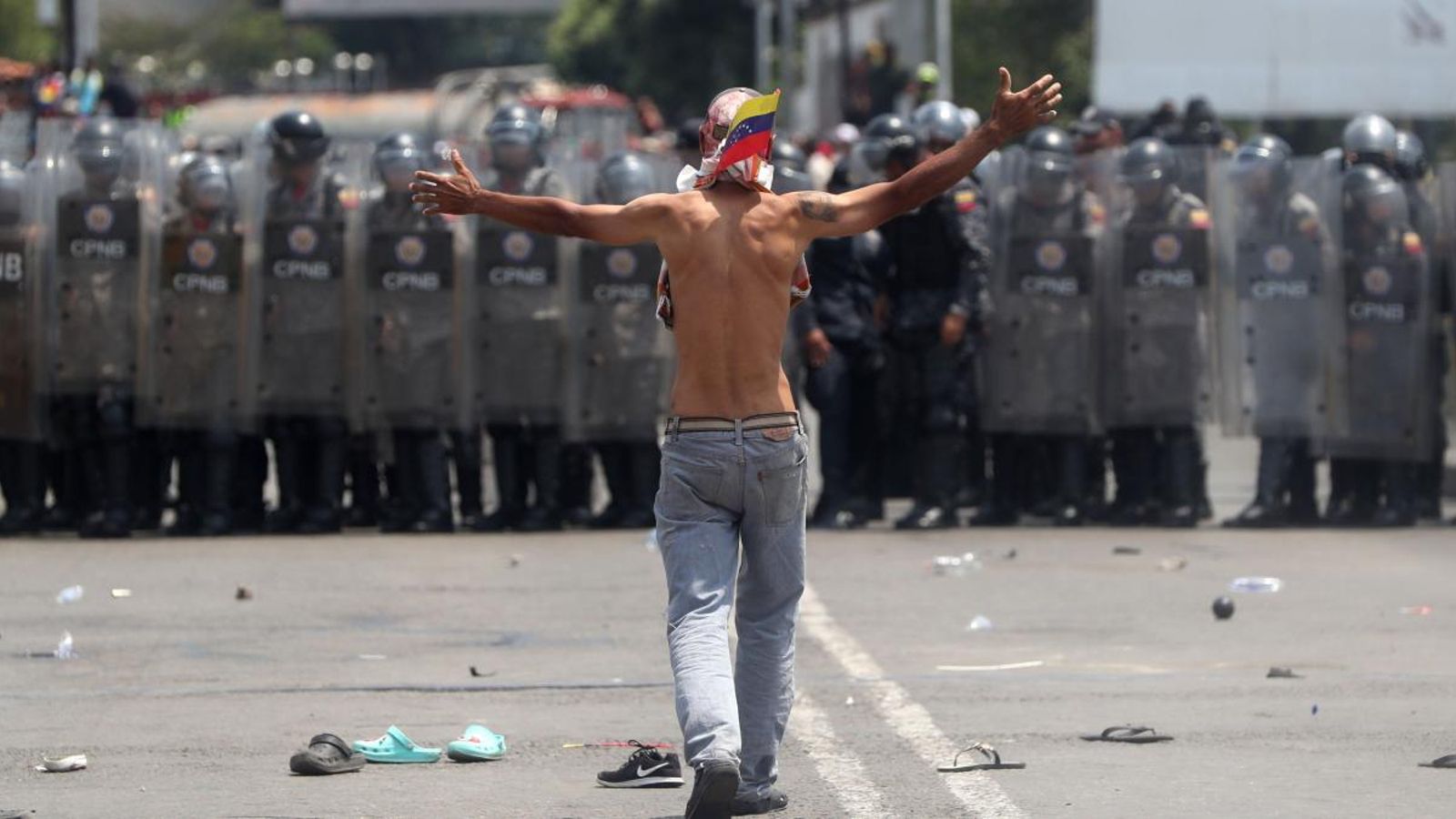 Tensió a la frontera entre Veneçuela i Colòmbia per l\'entrada de l\'ajuda humanitària