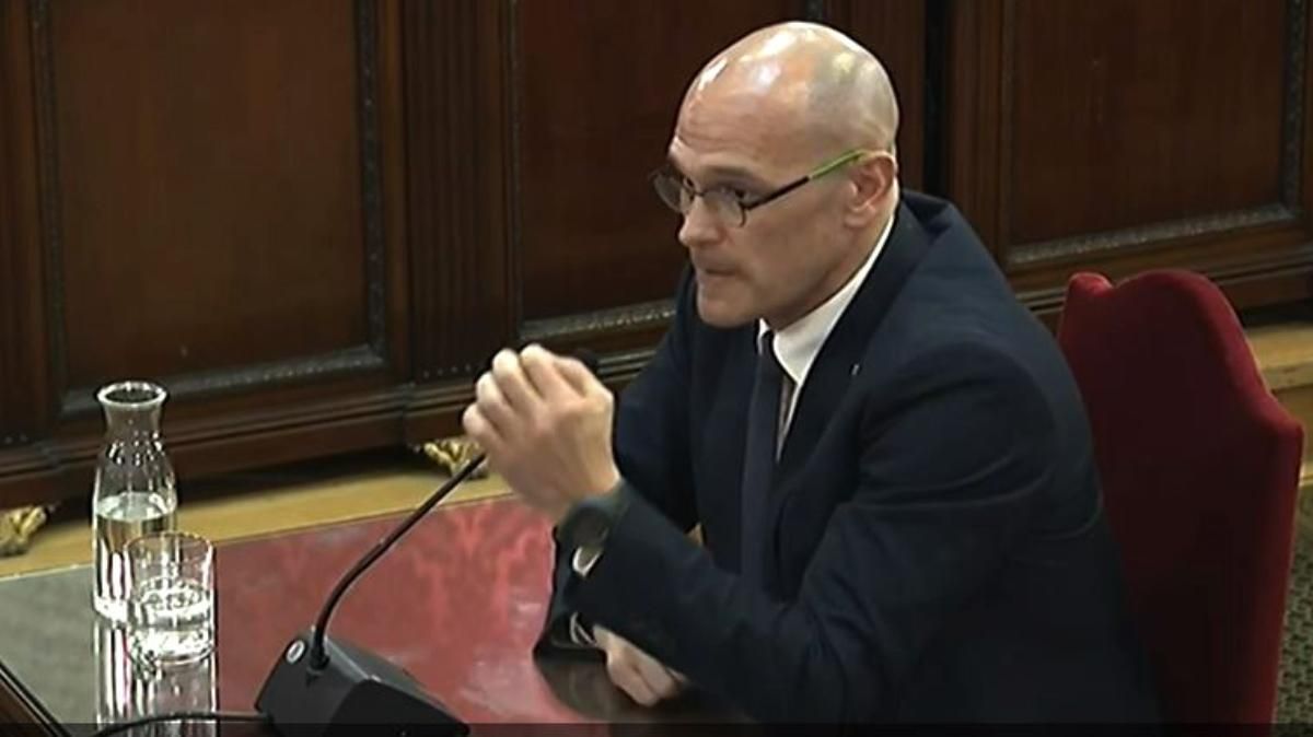 Romeva assegura que la DUI va ser una declaració política per a continuar negociant Romeva assegura que la DUI va ser una declaració política per a continuar negociant