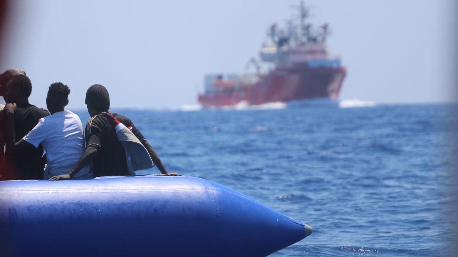 Quart rescat de l’Ocean Viking al Mediterrani central