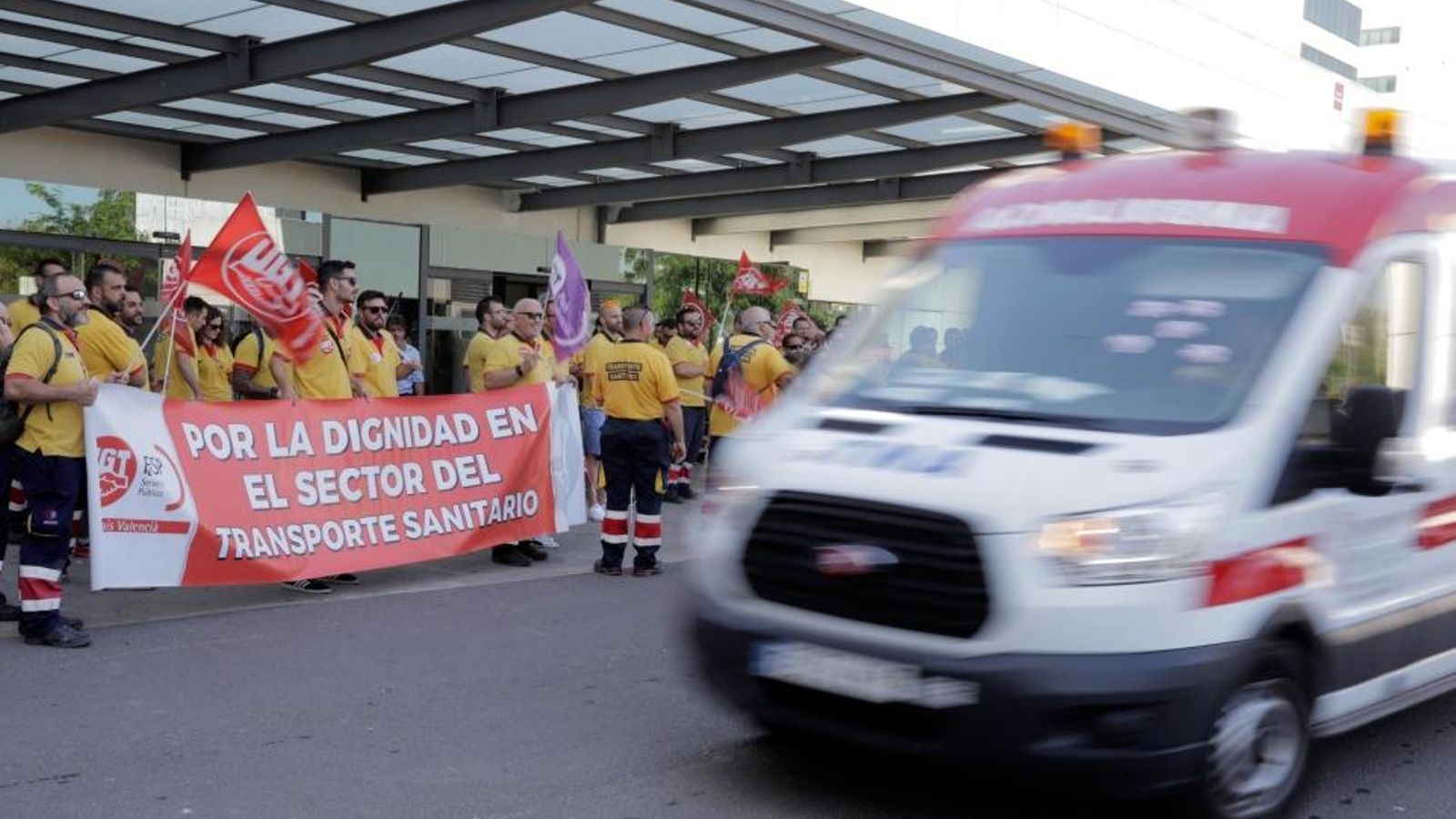 Protesta dels treballadors d'ambulàncies