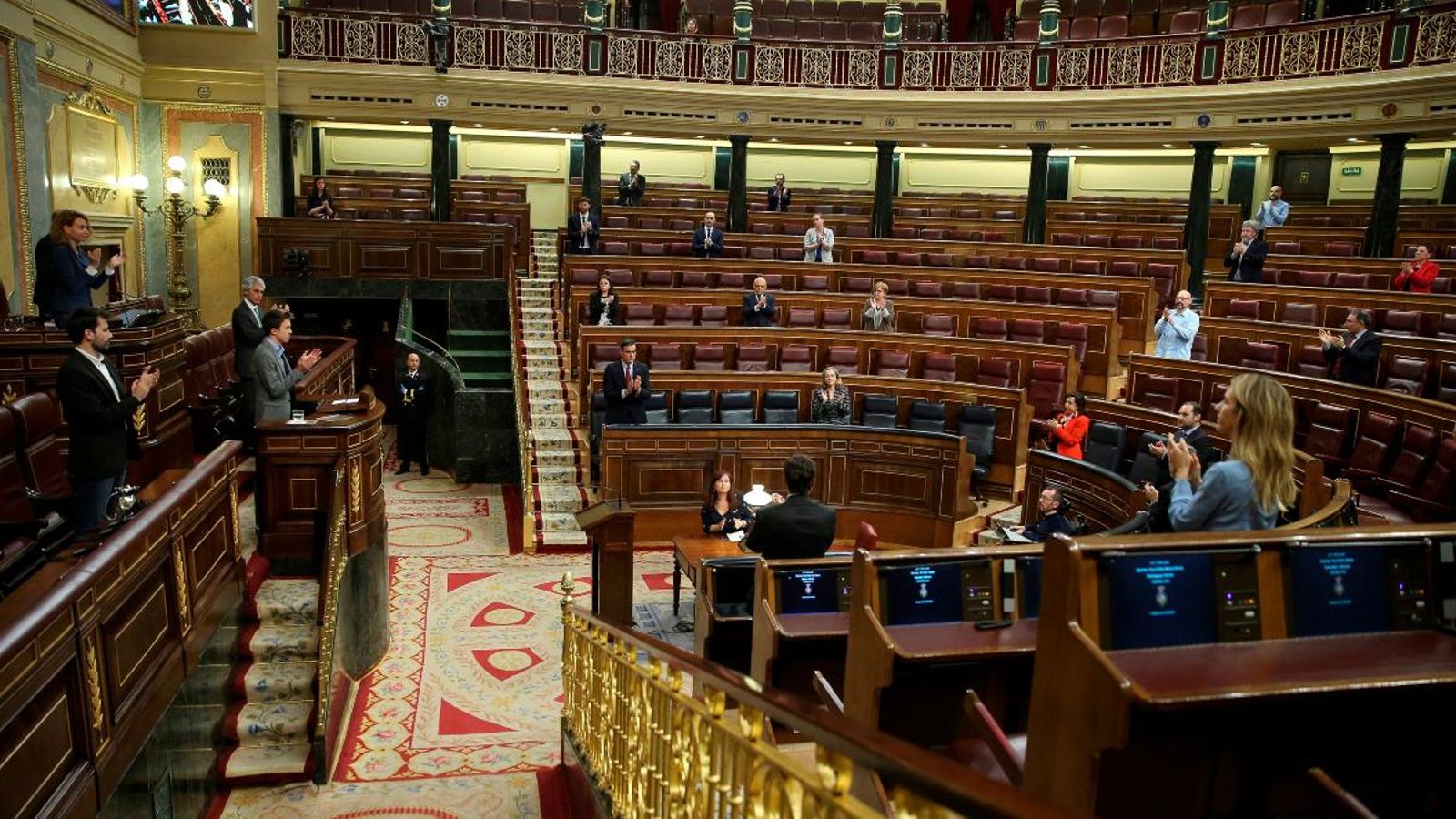 El Congrés atura el ple per a aplaudir els professionals sanitaris