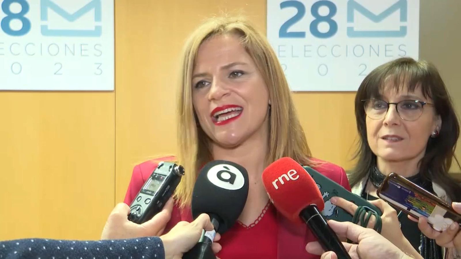 Pilar Bernabé, delegada del govern espanyol a la Comunitat Valenciana, atén els mitjans de comunicació per a fer balanç de les incidències