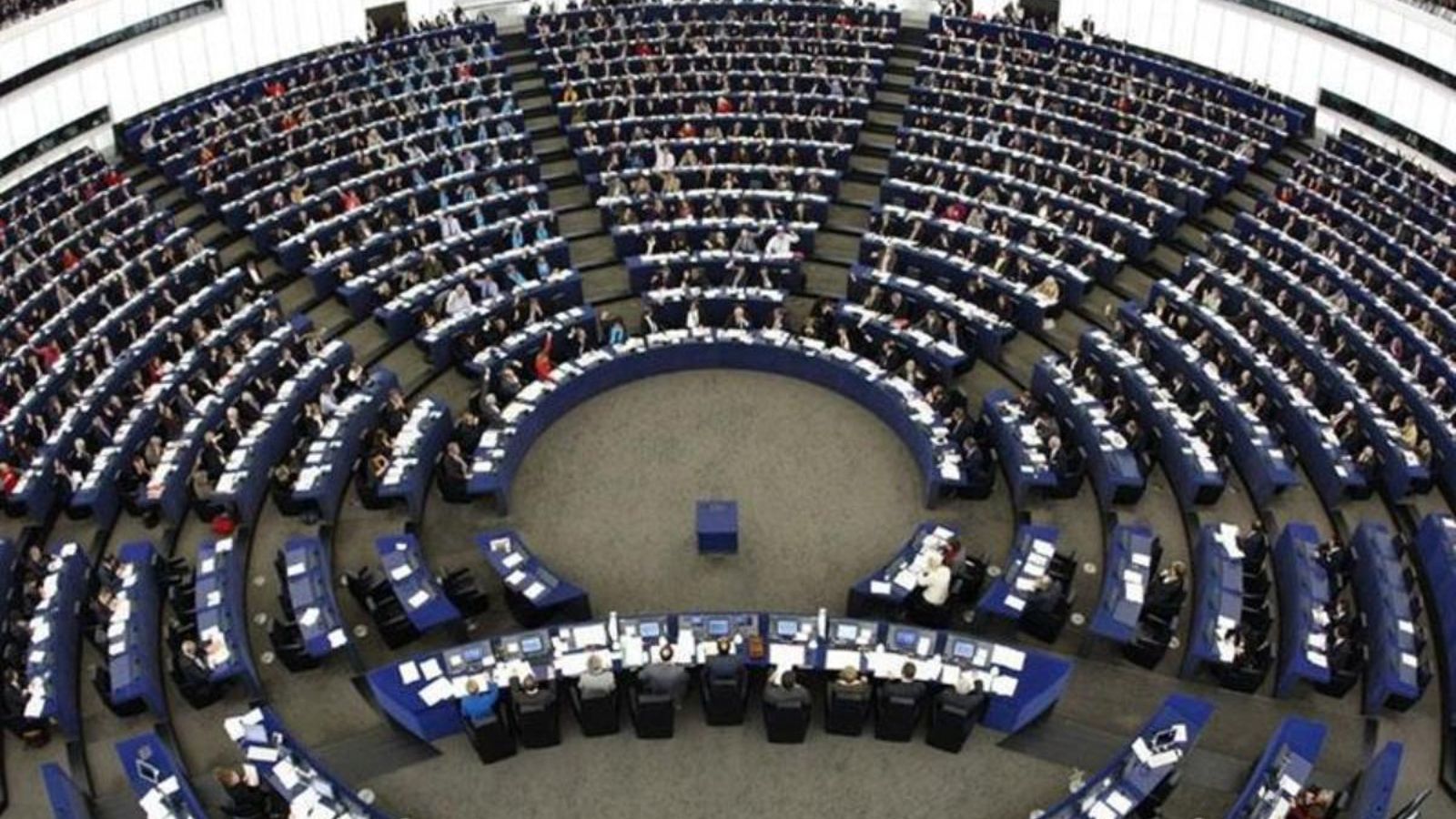 Puig entrega a Brussel·les la Distinció Lluís Vives als primers eurodiputats valencians