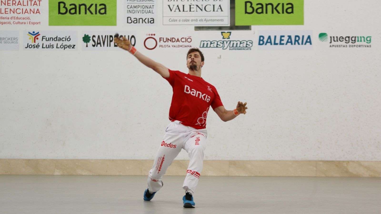 La pilota professional espera tornar a jugar amb públic després de l'estiu