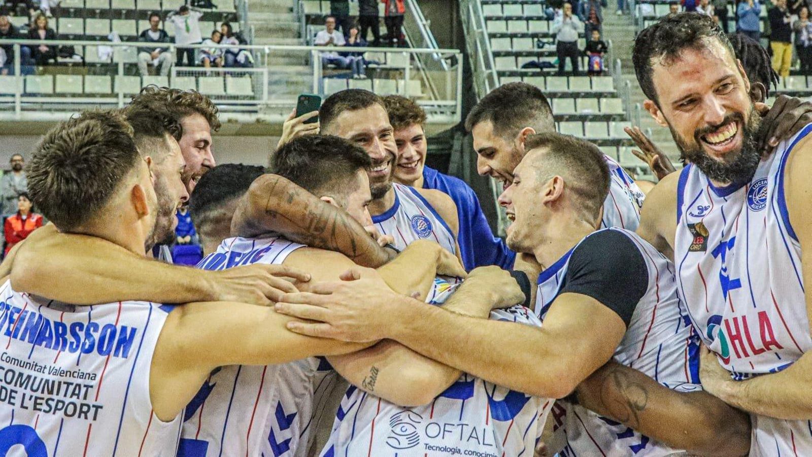Els jugadors alacantins celebren el triomf