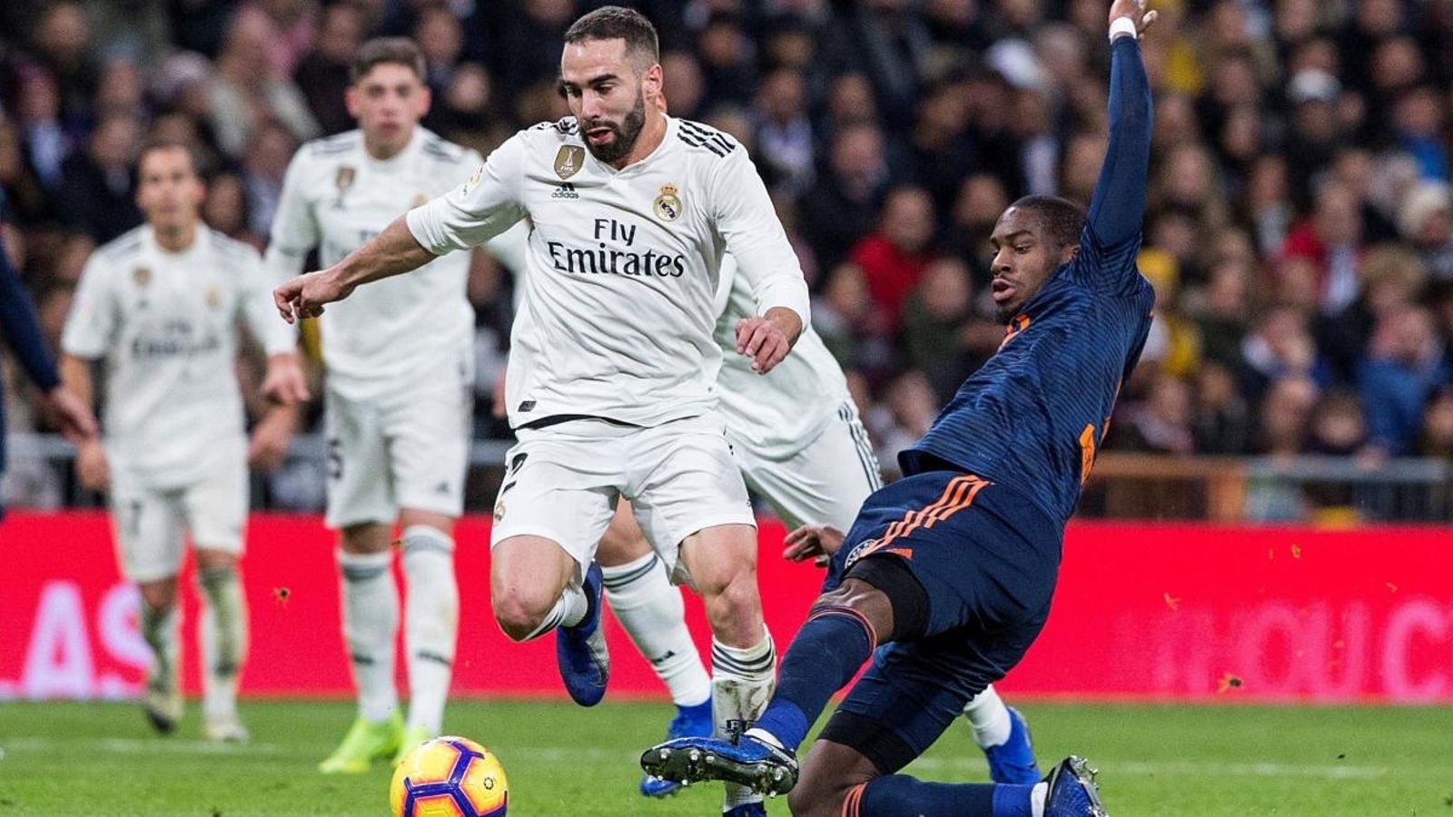 Carvajal controla el baló davant del centrecampista Kondogbia