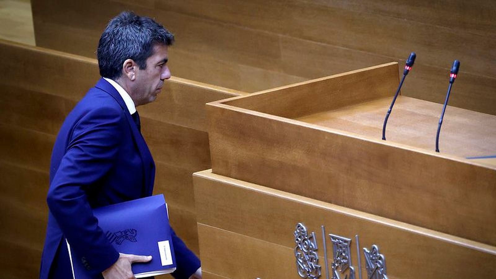 Mazón puja al faristol en la compareixença a les Corts per la DANA, el passat 15 de novembre