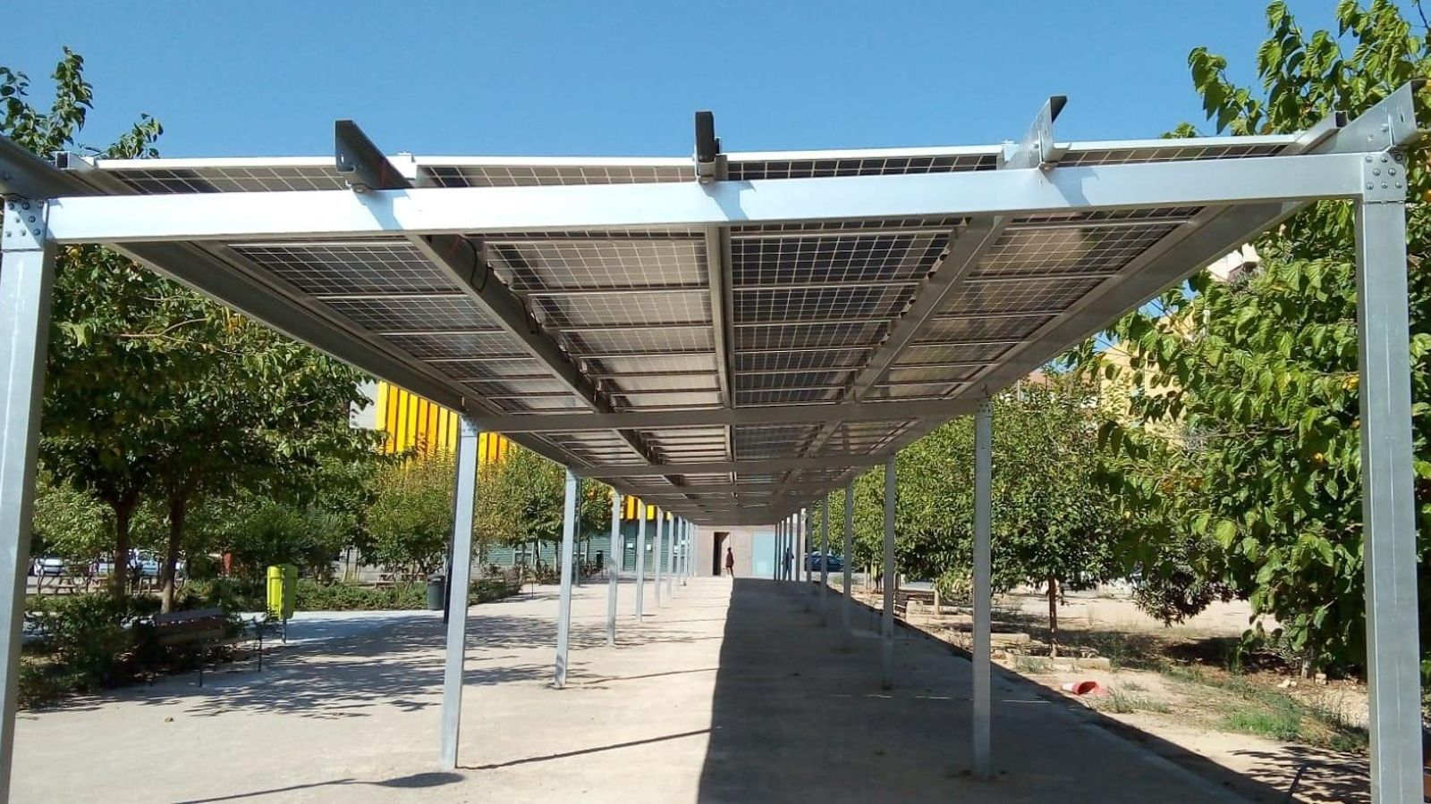 Una pèrgola fotovoltaica a la ciutat de València