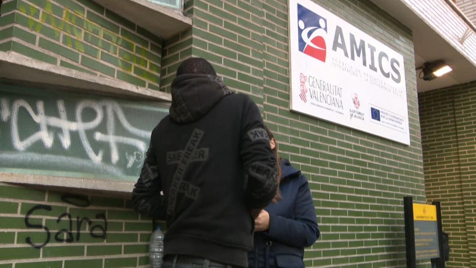 Els migrants acudeixen al Centre d'Ajuda al Migrant de València per a demanar una plaça en un alberg Els migrants acudeixen al Centre d'Ajuda al Migrant de València per a demanar una plaça en un alberg