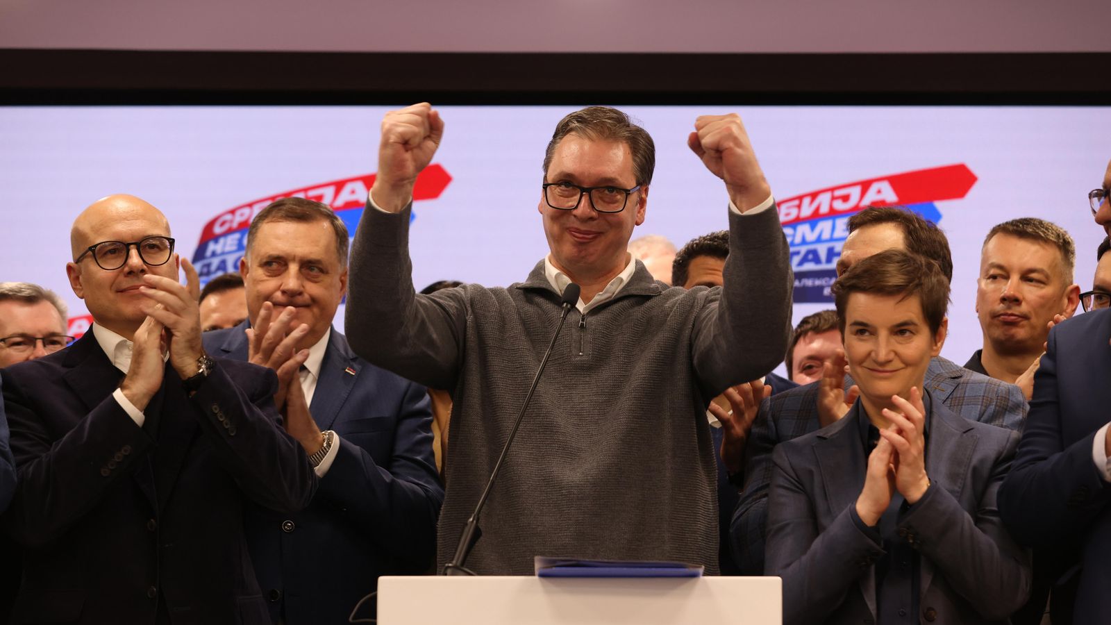El president de Sèrbia, Aleksandar Vucic, celebra la victòria del SNS