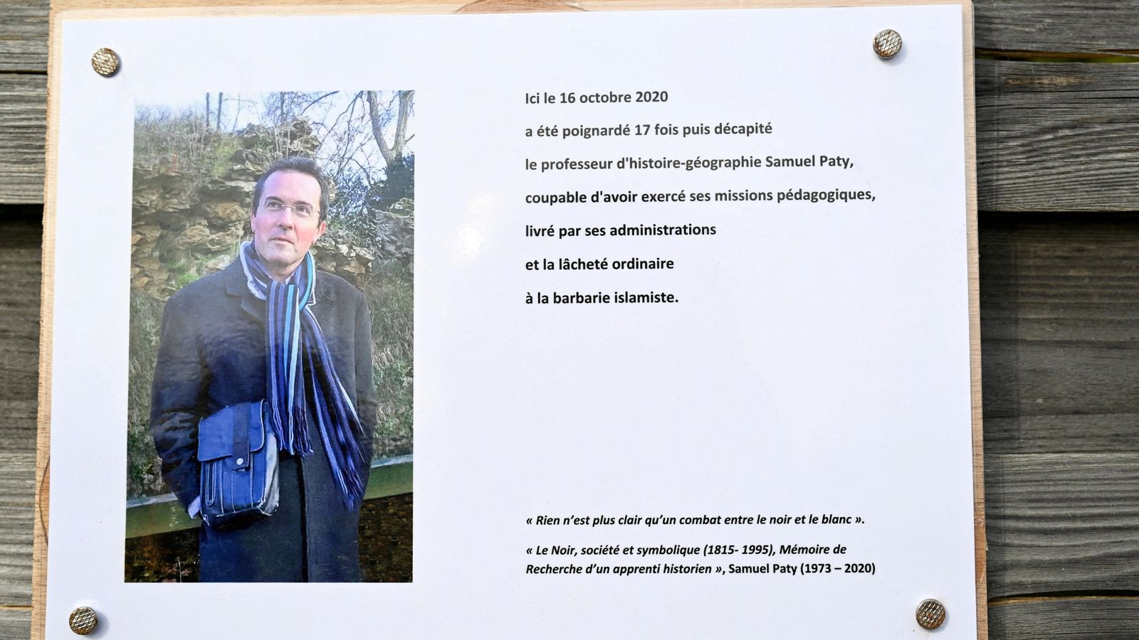 Imatge en memòria de Samuel Paty, assassinat per un gihadista a França