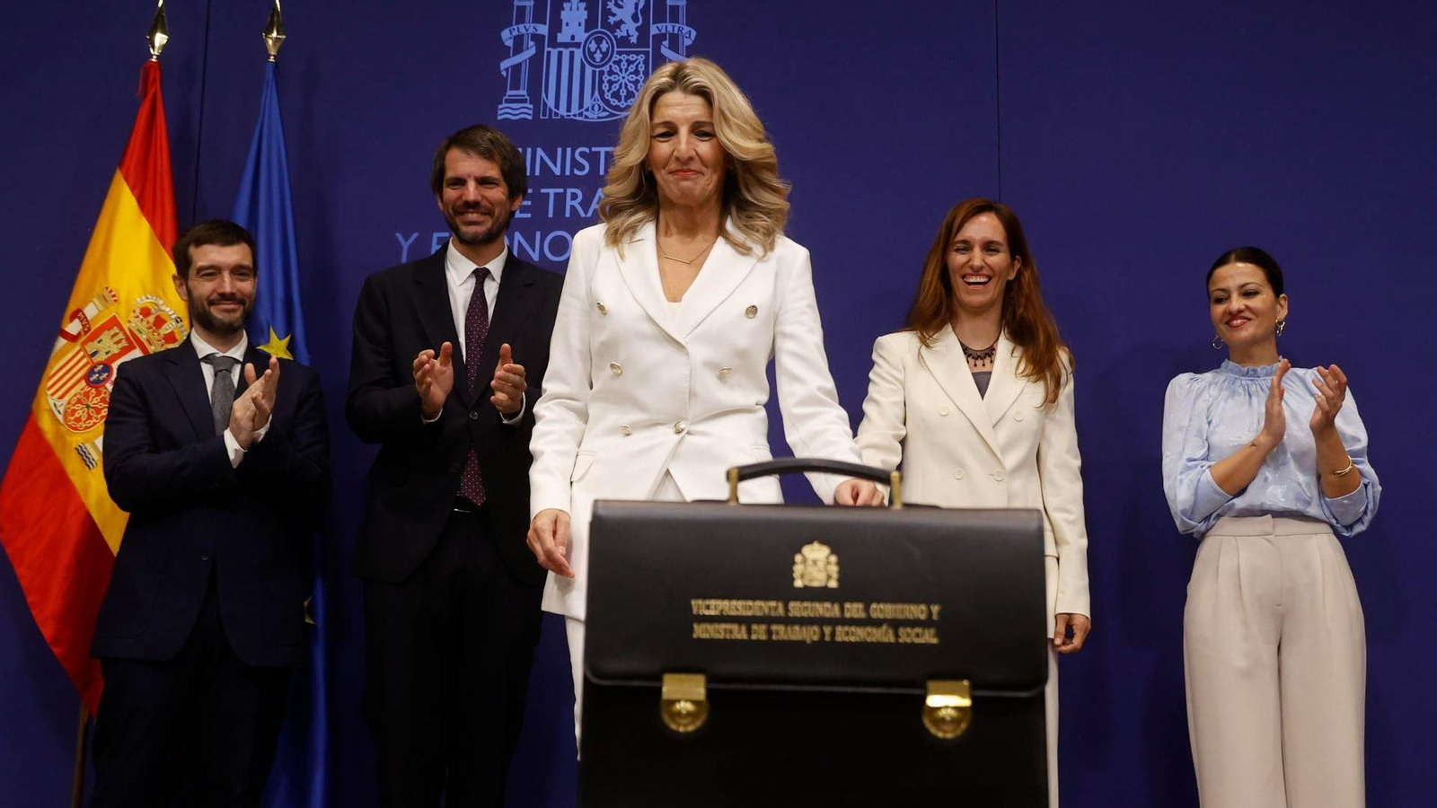 Yolanda Díaz i la resta de ministres de Sumar: Pablo Bustinduy, Ernest Urtasun, Mónica García i Sira Rego (d'esquerra a dreta)