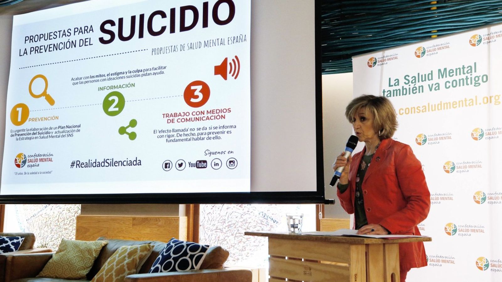La ministra de Sanitat, Consum i Benestar Social, María Luisa Carcedo, durant la presentació del projecte