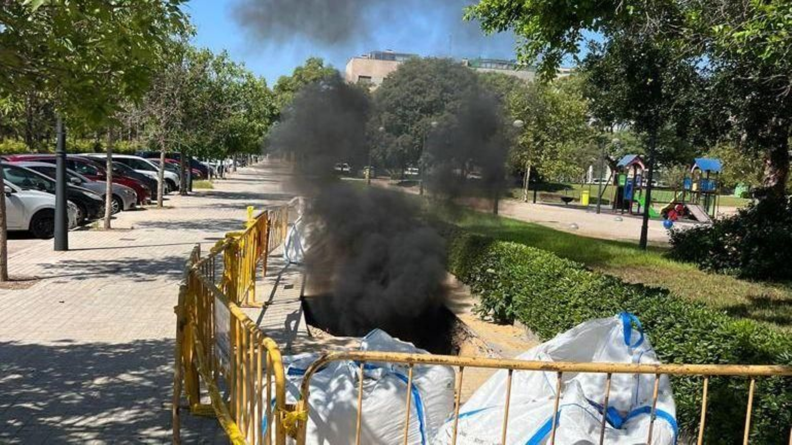 Incendi que ha ocasionat el tall de subministrament elèctric de diversos barris de València