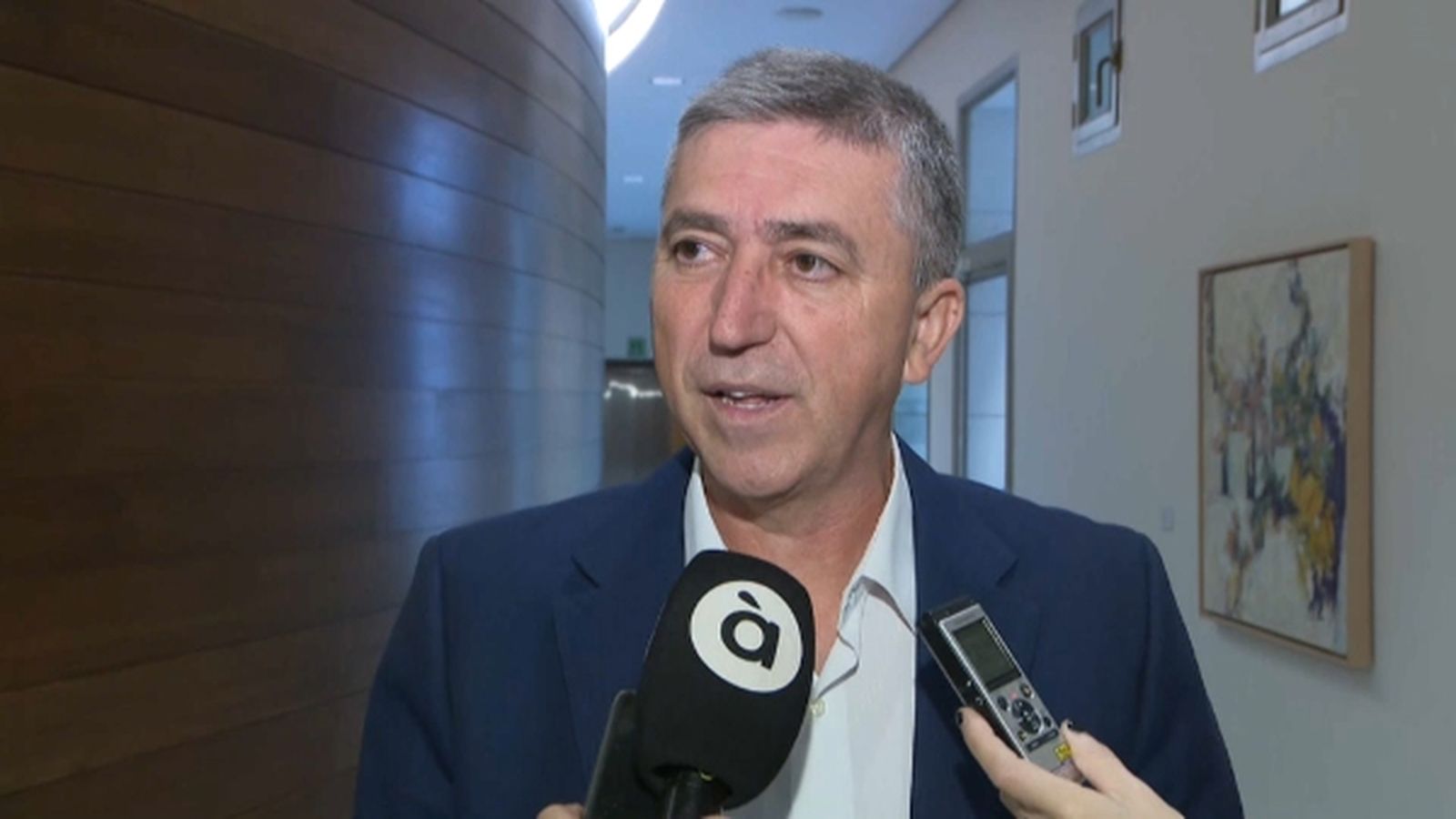 El conseller d'Economia Sostenible, Rafael Climent, després de comparéixer a les Corts