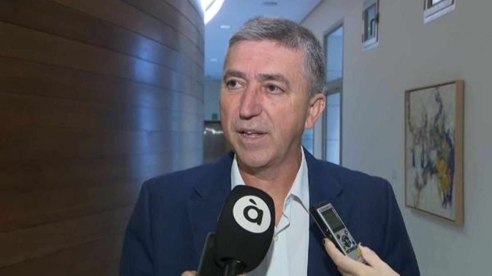 El conseller d'Economia Sostenible, Rafael Climent, després de comparéixer a les Corts