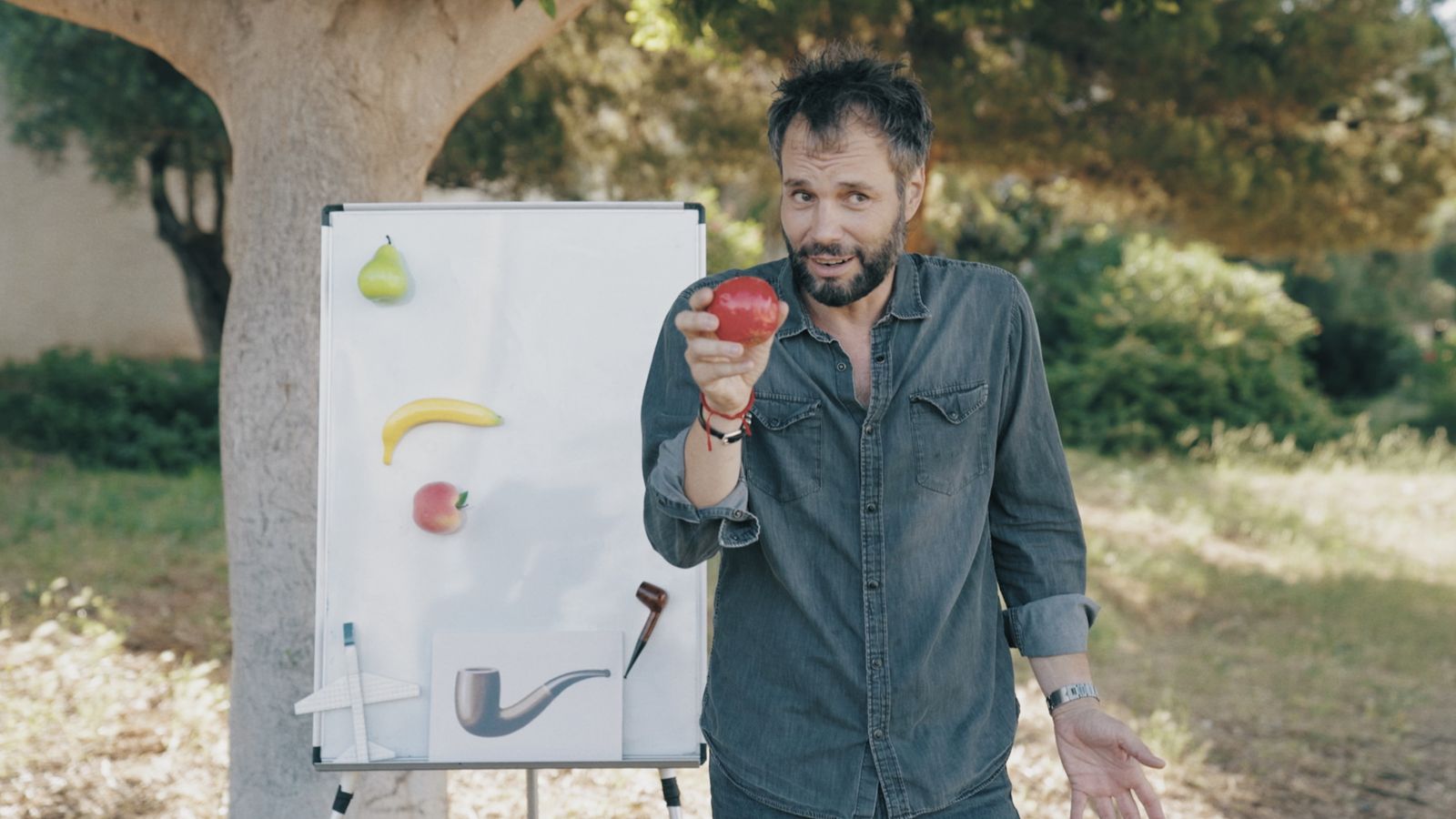 Al llarg del programa i de la mà del presentador Josep Vicent, coneixerem algunes de les tècniques que usaven els pintors surrealistes.