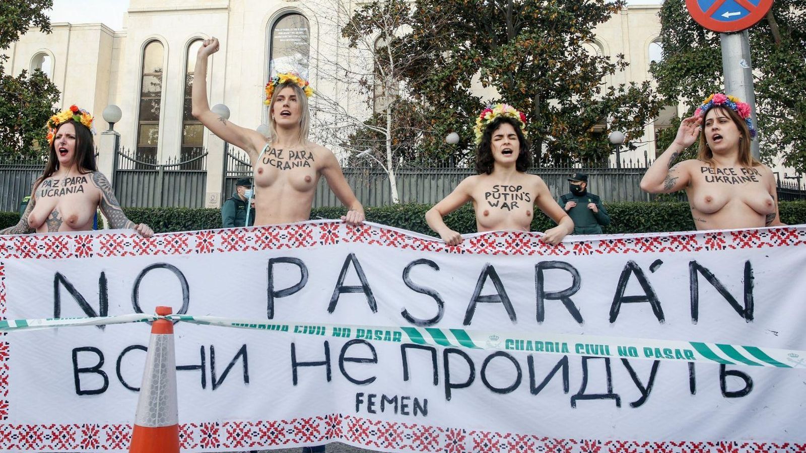 Activistes de Femen en la protesta que han protagonitzat aquest dilluns a Madrid