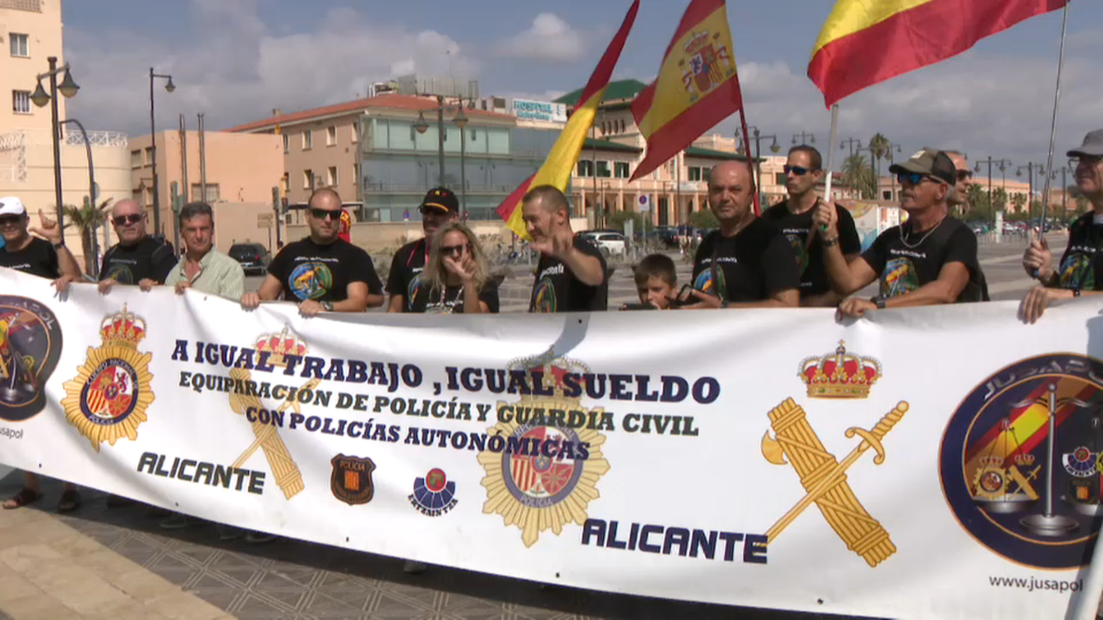 Policies i guàrdies civils reclamen l’equiparació salarial a la Malva-rosa de València