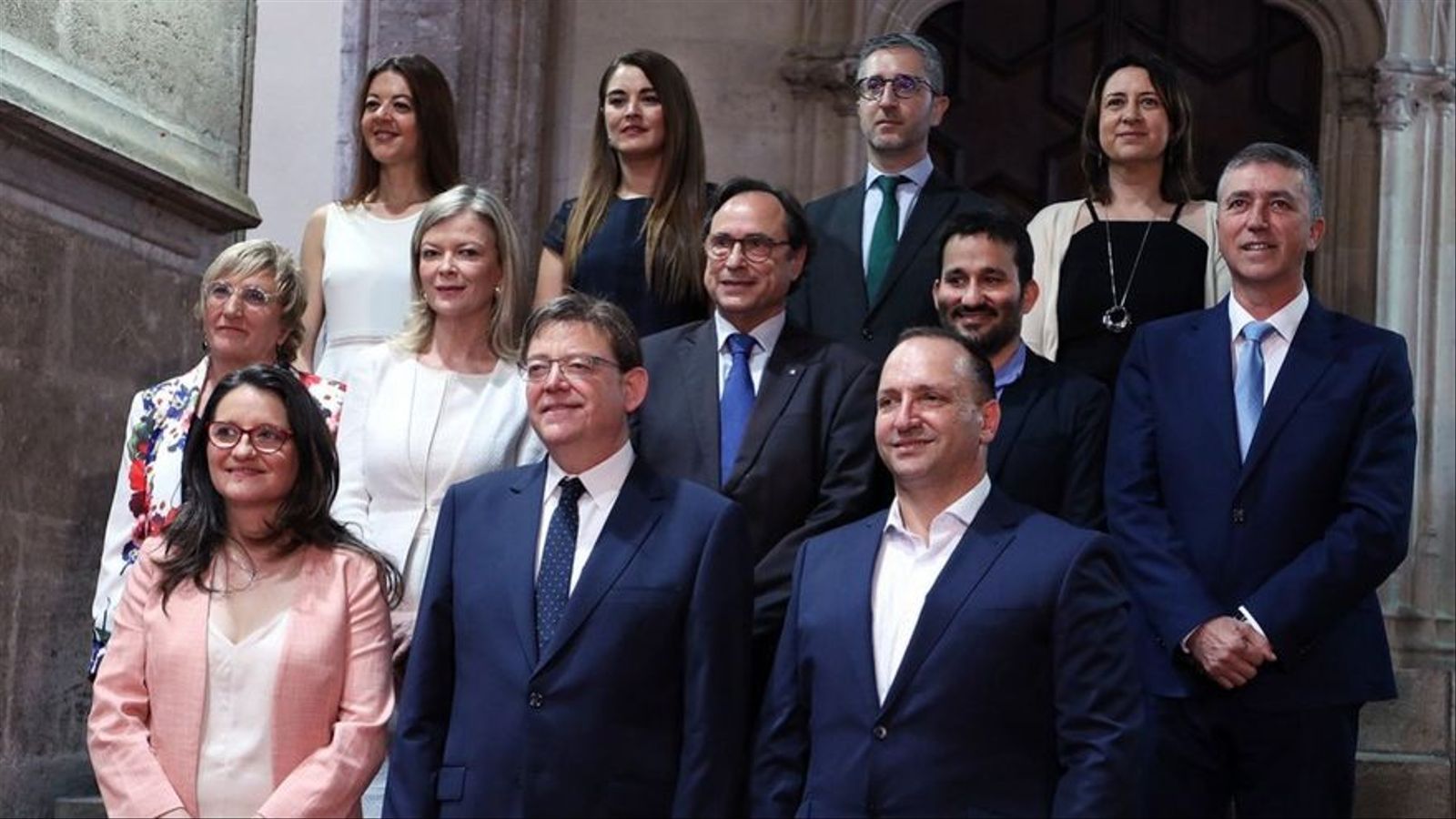 El president de la Generalitat i els onze consellers que van conformar el Botànic II a l'inici de la legislatura